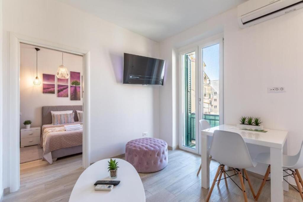 Apartments And Room Poesia Split Exterior photo
