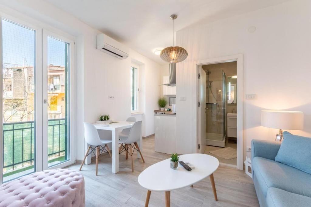 Apartments And Room Poesia Split Exterior photo