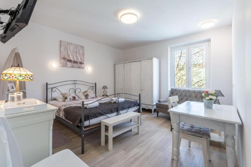 Apartments And Room Poesia Split Exterior photo