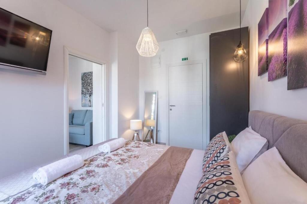 Apartments And Room Poesia Split Exterior photo