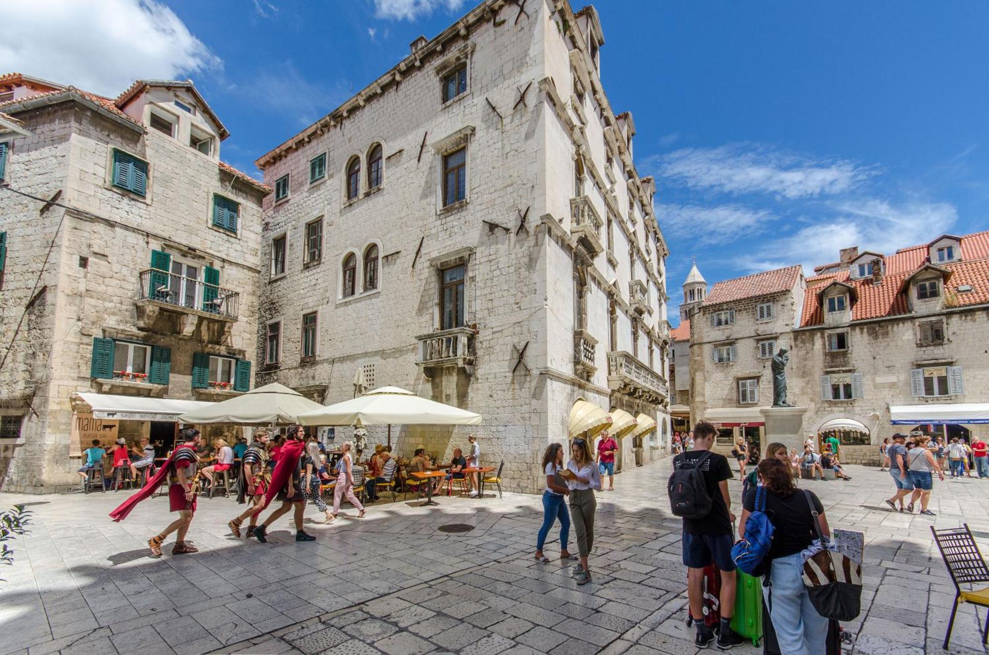 Apartments And Room Poesia Split Exterior photo